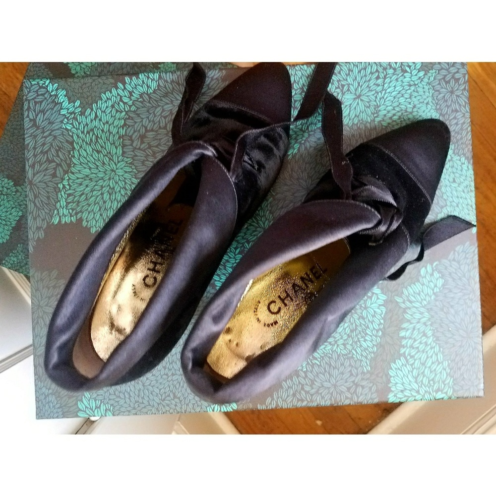 VINTAGE CHANEL Black Velvet and Silk Ankle Boots - Picture 5 of 7